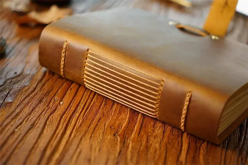 Genuine Leather Journal Lock Design Blank Kraft Paper 400 Pages DIY Diary Travel Notebook Handmade Sketchbook Retro Thick Book Calm and Class