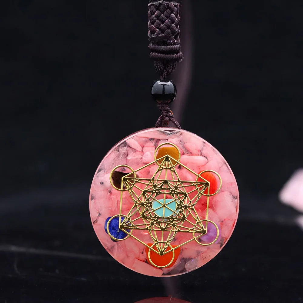 Natural Garnet Chips Stone 7 Chakra Orgonite Healing Pendant